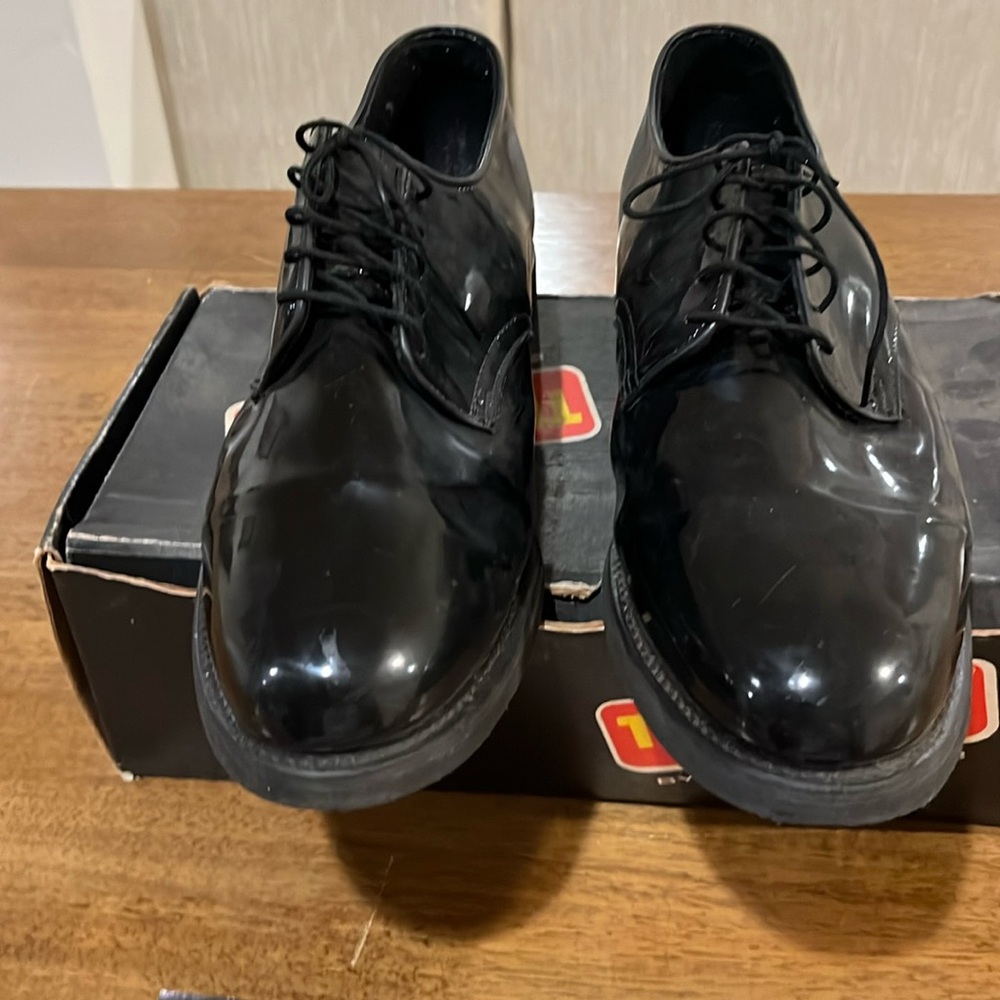 Formal dress shoes